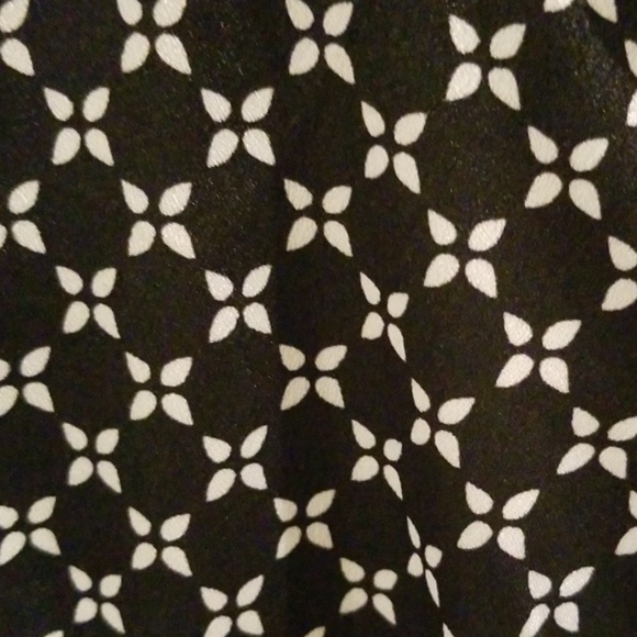 New York & Company top, black and white - Picture 3 of 3